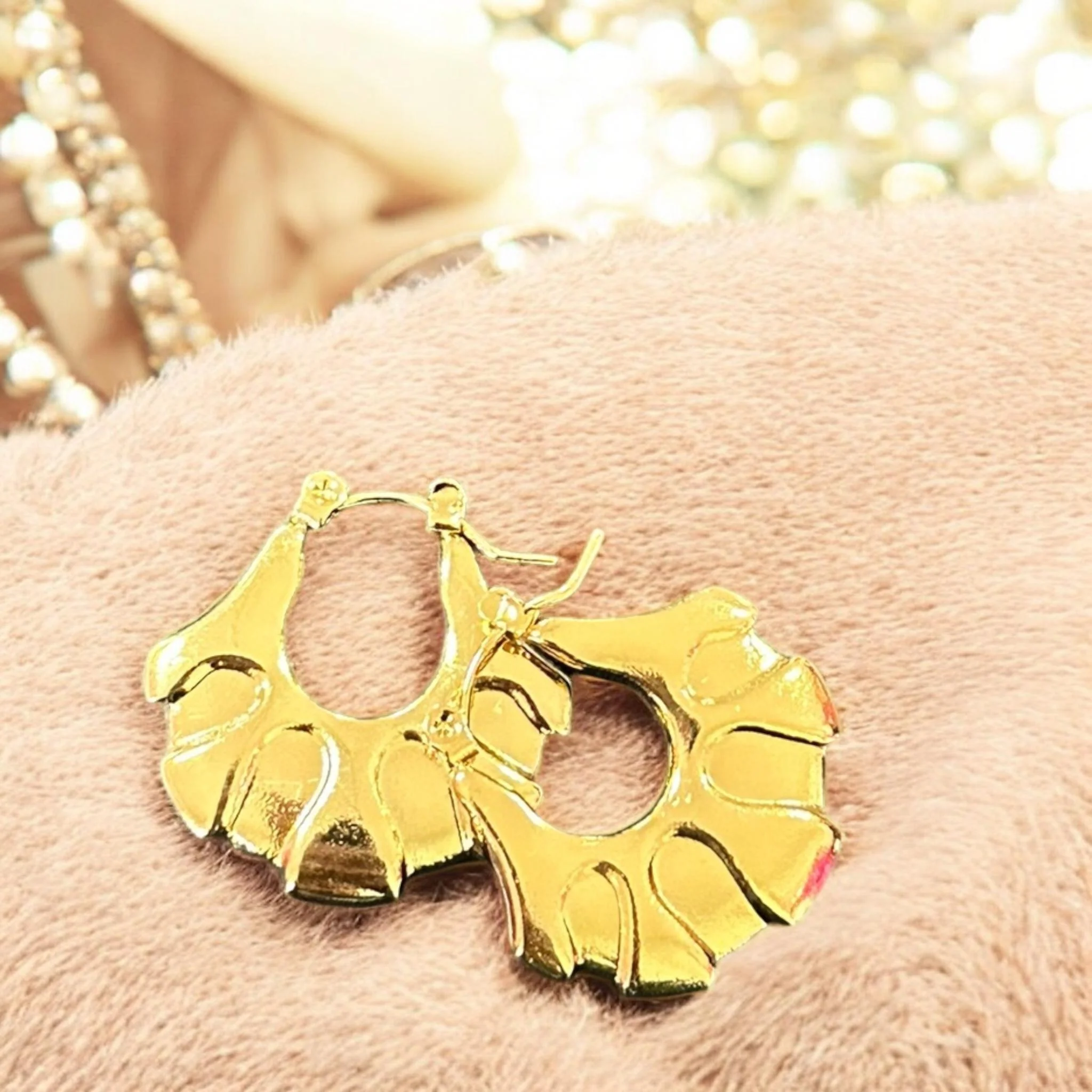 12 Pares de Aretes Dorados Figuras Acero $14 c/u - Image 3
